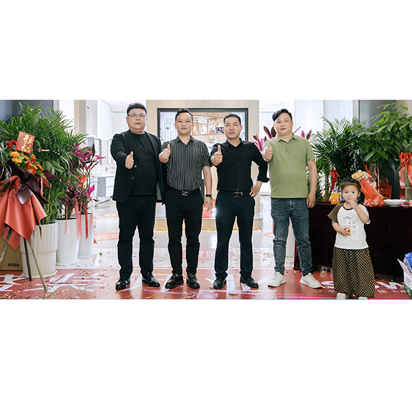 燃爆全城！浪鯨衛(wèi)浴湖北潛江旗艦店盛大開業(yè)